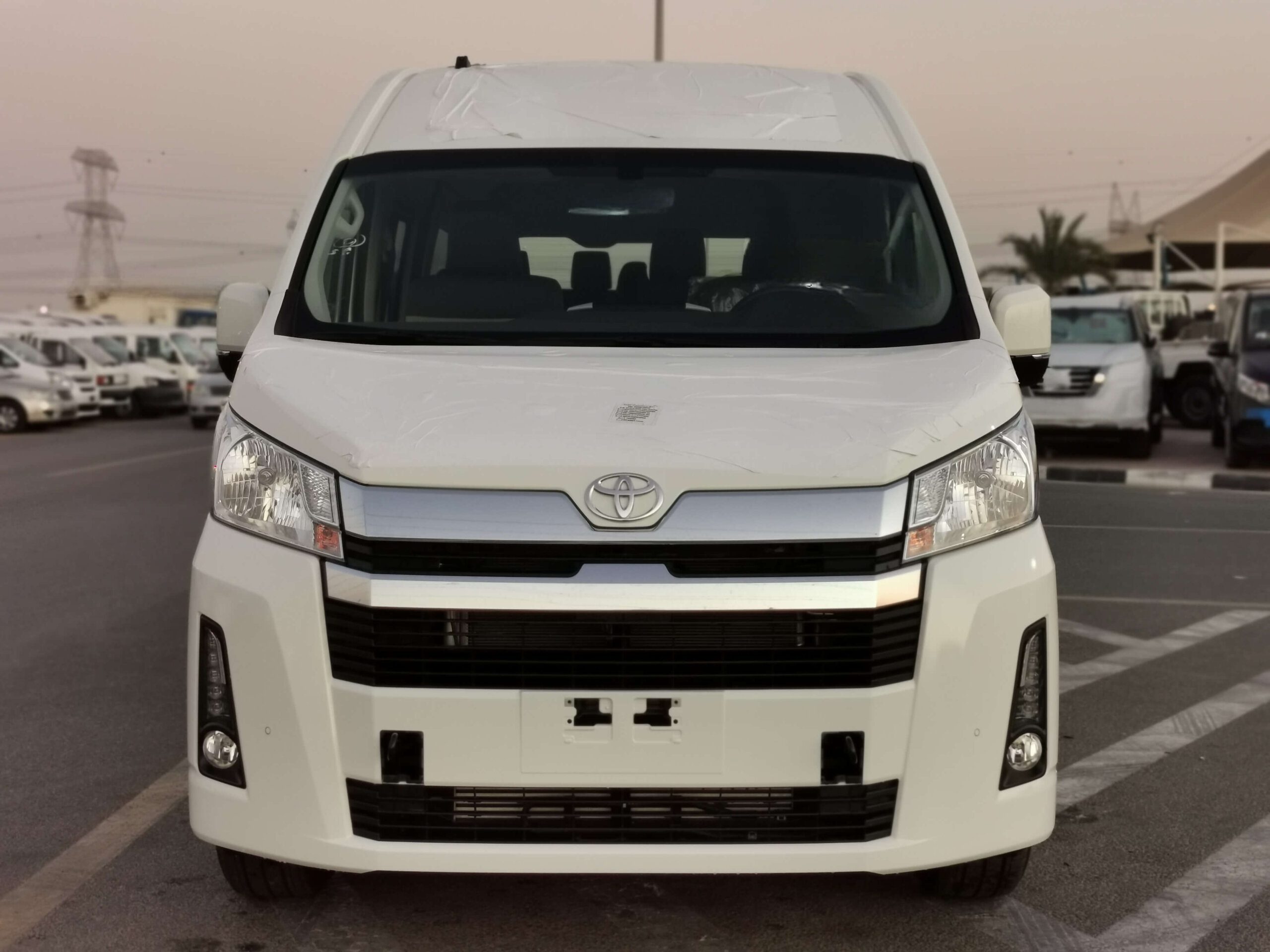 Toyota Hiace 2022 front view
